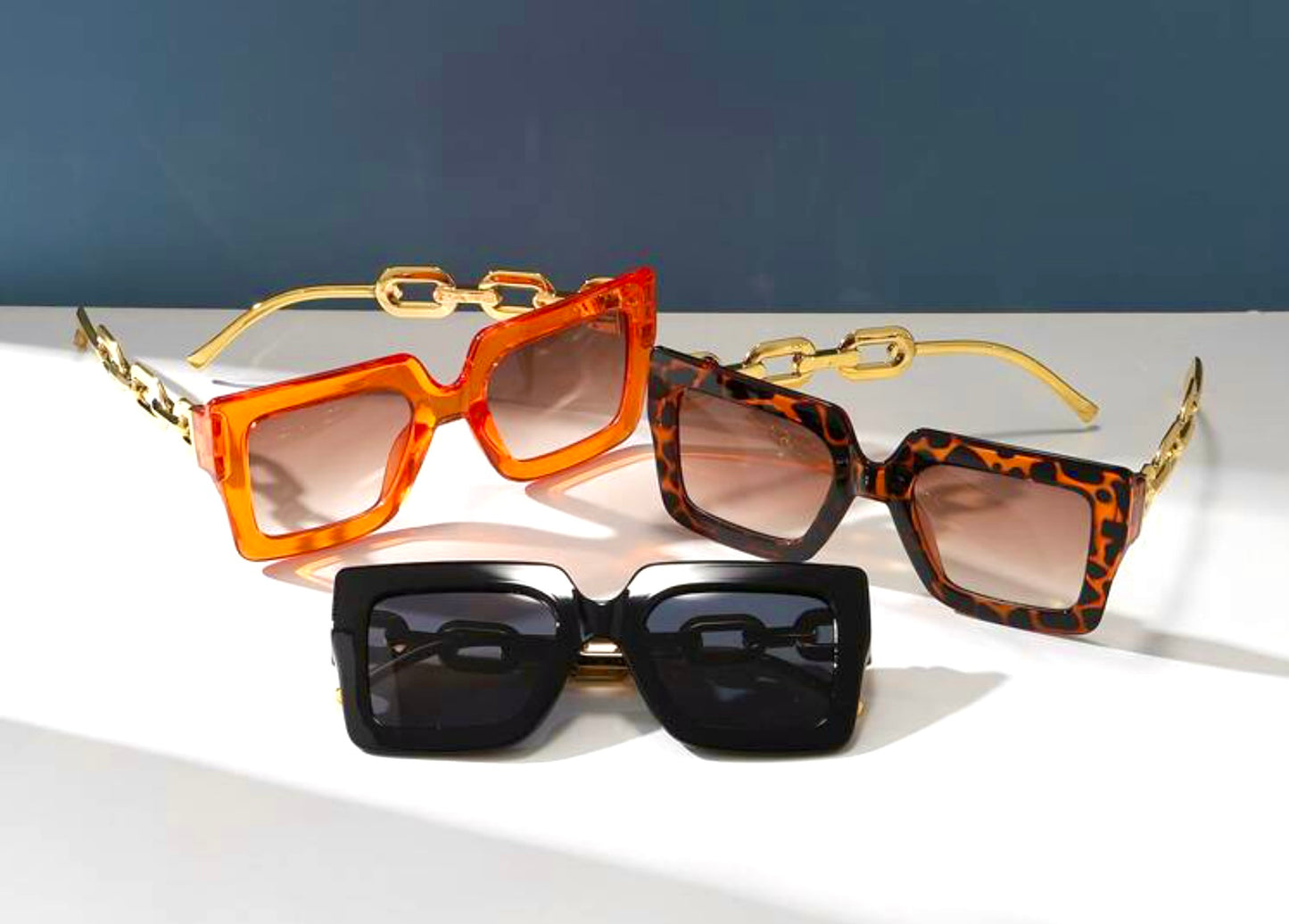 FASHIONABLE DECORATED SUNGLASSES