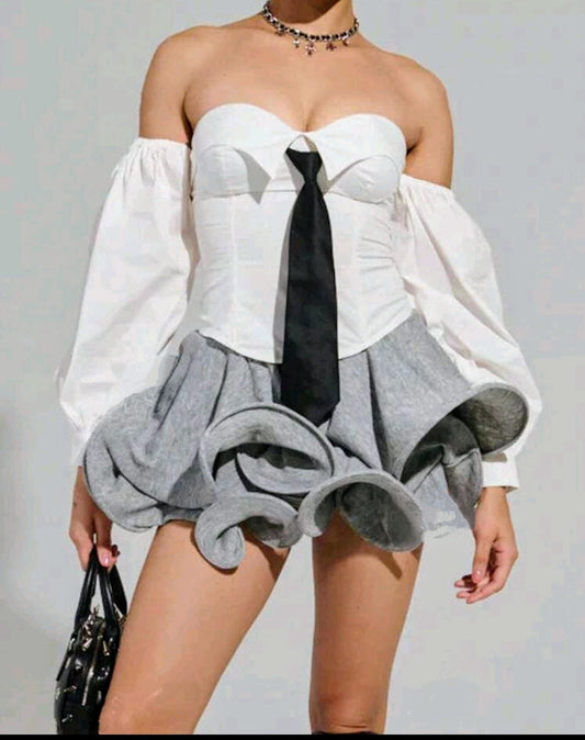 VOLUMINOUS DESIGN MINI SKIRT